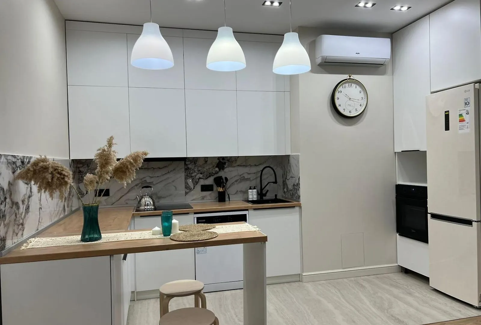 Metropole Apartment Almaty 0*,